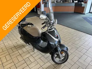 SYM Orbit xs50qt-2 Compleet met koffer, windscherm, helm en veiligheidsslot, LED koplamp