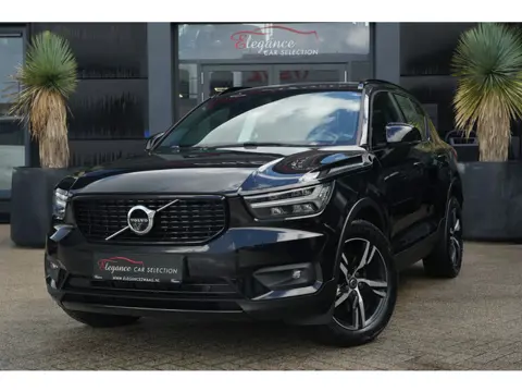Volvo XC40 2.0 T5 AWD R-Design Intro Edition 248pk Navigatie/Trekhaak/HarmanKardon