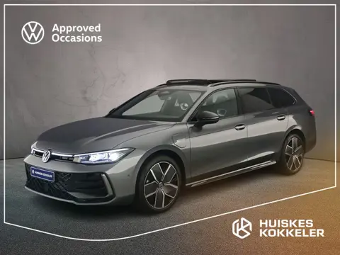 Volkswagen Passat Variant R-Line Edition 1.5 TSI eHybrid 272pk DSG Automaat Trekhaak, Panoramadak, A
