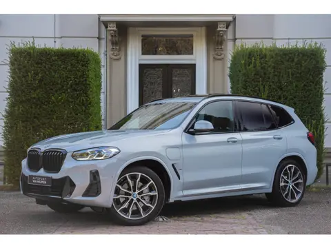 BMW X3 xDrive30e High Executive TREKHAAK | PANO | KEYLESS | ADAPTIVE | CAMERA  | 1E EIGN