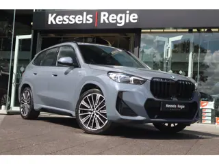 BMW X1 xDrive23i M-Sport | ACC | HuD | 360 | 20” | Trekhaak | Leer | Keyless | Bliss | Ambient | Sto