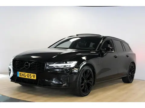 Volvo V60 2.0 T6 Recharge AWD R-Design | Black Edition | Schuif- kanteldak | Elektrische trekhaak | 