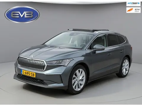 Skoda Enyaq iV 80, panoramadak, electr bedienbare trekhaak, 1/2 lederen sportinterieur, achteruitrij