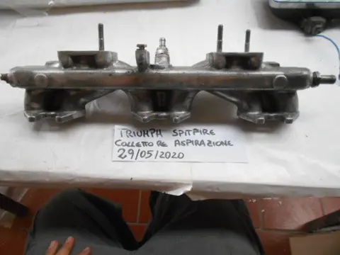 Intake manifold Triumph Tr6 and Tr250