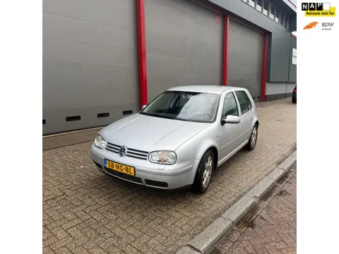 Volkswagen Golf 1.6-16V Sportline