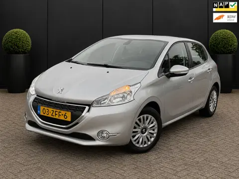 Peugeot 208 1.2 VTi Access CLIMA PDC CRUISE CTRL NIEUWE APK NAVI