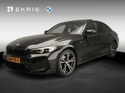 BMW 3 Serie Sedan 318i | M-Sportpakket | LED | Leder | Navigatie | Schuifdak | Sportstoelen | Stoelv