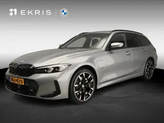 BMW 3 Serie Touring 330e | M-Sportpakket | LED | Navigatie | Active cruise | Trekhaak | Sportstoelen