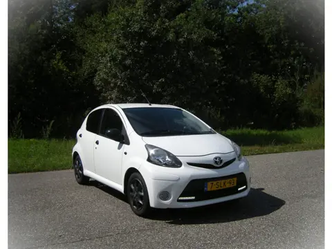 Toyota Aygo 1.0 VVT-i Dynamic Blue . Airco . 5 Drs . LMV . Elec ramen . Toerenteller . enz
