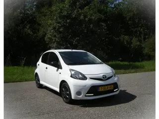 Toyota Aygo 1.0 VVT-i Dynamic Blue . Airco . 5 Drs . LMV . Elec ramen . Toerenteller . enz
