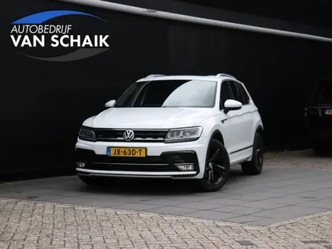 Volkswagen Tiguan 1.4 TSI R-LINE | LEDER | PANO-DAK | TREKHAAK | CAMERA | DYNAUDIO | APPLE CARPLAY |