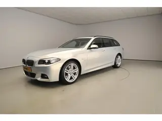 BMW 5 Serie Touring 528i M-Sportpakket / Trekhaak / Panoramadak / HIFI / Comfortstoelen / Head-up / 