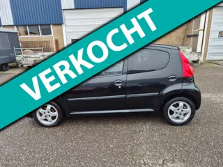 Peugeot 107 1.0-12V Black & Silver, airco /half leren bekleding/5 deurs