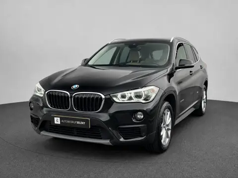 BMW X1 XDrive20i | Pano | Trekhaak | Dealer onderhouden | Head Up | Stoelverwarming