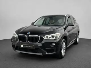 BMW X1 XDrive20i | Pano | Trekhaak | Dealer onderhouden | Head Up | Stoelverwarming
