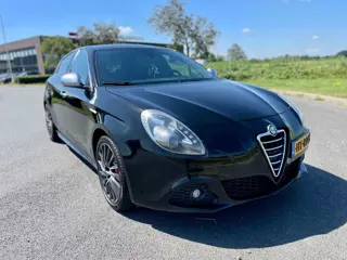 Alfa Romeo Giulietta 1.7 TBi Quadrifoglio Verde, 235pk, Trekhaak, Navi, Cruise/Climate, Stoelverw, B