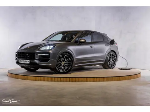 Porsche Cayenne Coupé 3.0 E-Hybrid | Sport design | Sport chrono | Soft close | Luchtvering | Achter