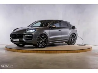 Porsche Cayenne Coupé 3.0 E-Hybrid | Sport design | Sport chrono | Soft close | Luchtvering | Achter
