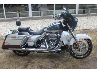 Harley-Davidson Street Glide  FLH-X SE Street-Glide CVO