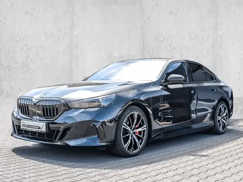 BMW 5 Serie 550e xDrive M-SPORT ** LED, LEDER, PANO, TREKH, 20-inch LMV, M-REMMEN, MEM ** Ex BMW-AG 