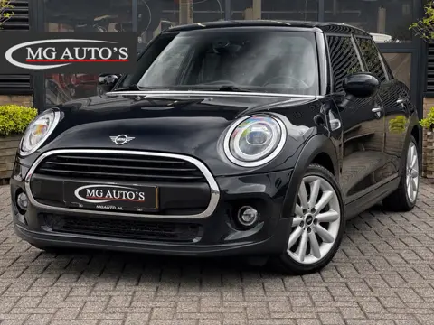 Mini 5-Deurs 1.5 One Chili | Navigatie | Cruise control | Climate Control | Parkeersensoren | Lichtm