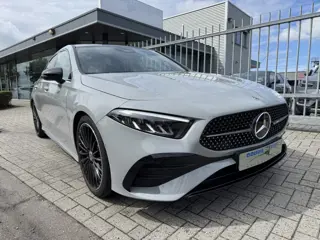 Mercedes-Benz A-Klasse 180 AMG Line Night edition Manufaktur Grijs | Pano |