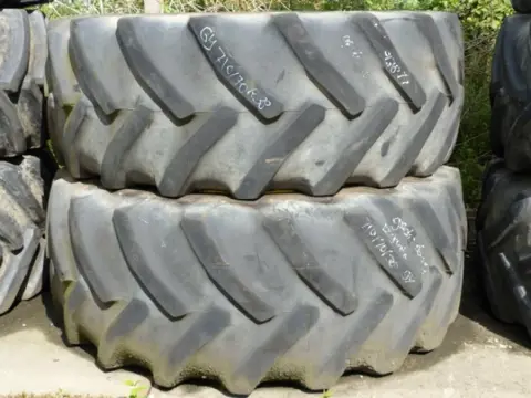 R38 Goodyear 710/70R38