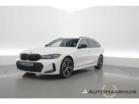 BMW 3-serie 330e M-Sport | Rijklaar! | Widescreen | ShadowLine | HUD | Dodehoek | Leder | Stuur-Stoe