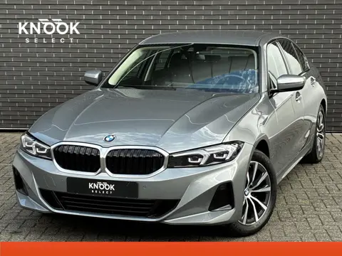 BMW 3-serie Sedan 318i Automaat / Navigatiesysteem / Stoelverwarming / Parkeersensoren achter / Acti