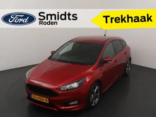 Ford Focus EcoBoost 125 pk ST-Line | Trekhaak | Voorruit verwarming | 18-inch | 100% dealer onderhou