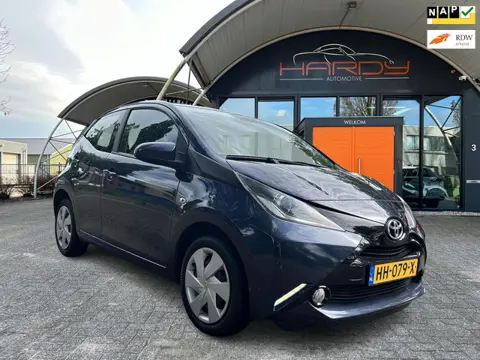Toyota Aygo 1.0 VVT-i X-PLAY CAMERA 100% Dealer Onderhouden Rijklaarprijs!