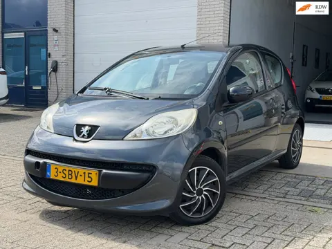 Peugeot 107 1.0-12V XR/ 3drs/ 1jaar apk/ airco/ EL-ramen/ zeer nette auto.