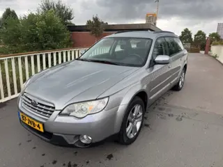Subaru Outback 2.5i Exclusive Edition (bj 2009, automaat)