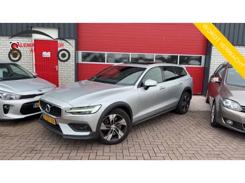 Volvo V60 Cross Country 2.0 D4 AWD Intro Edition PANO / HUD / HARMAN KARDON / AUTOMAAT / CARPLAY / L