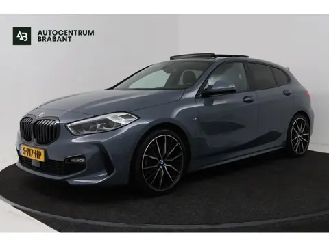 BMW 1-serie 118i Introduction Edition M Sport (PANO, M-PAKKET, CAMERA, STUURVERWARMING, SFEERVERLICH