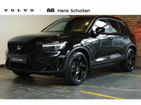 Volvo XC40 B4 Plus Black Edition | Panoramadak | 360° Parkeercamera | Parkeersensoren voor + achter 