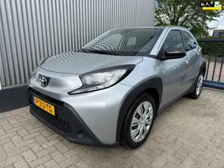 Toyota Aygo X 1.0 VVT-i MT Play / APPLE CARPLAY / ACHTERUITRIJCAMERA / AIRCO / CRUISE CONTROL / 1E E