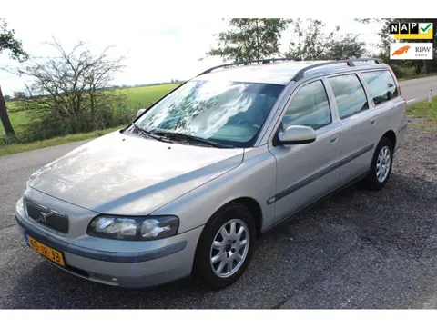 Volvo V70 2.4 Comfort Line // apk 03/2027 / dealer onderhouden //