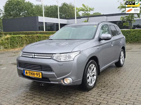 Mitsubishi Outlander 2.0 PHEV instyle+ Apk |Navi |Trekhaak