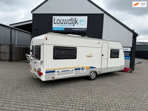 BURSTNER Ventana 530 TL ’04 (Enkele Bedden, Airco)