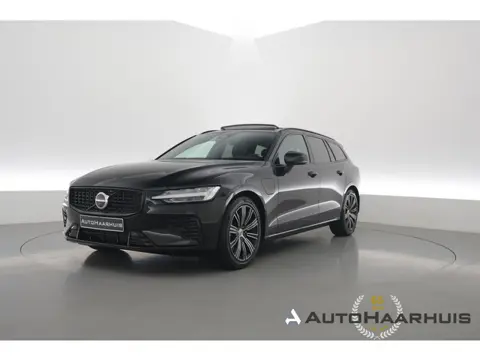Volvo V60 2.0 T6 Plug-in hybrid AWD Plus Dark | Pano | Trekhaak | Memory Seats | H&K Audio | 360cam 