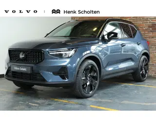 Volvo XC40 B4 Plus Black Edition | Panoramadak | 360° Parkeercamera | Parkeersensoren voor + achter 