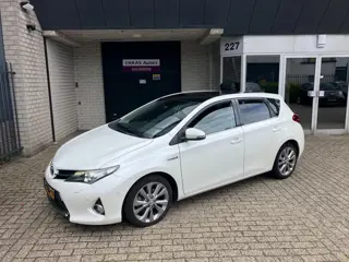 Toyota Auris 1.8 Hybrid Lease Pro / PANO DAK / DEALER SERVICED / NAVI / CLIMA / METALLIC