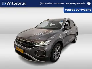 Volkswagen T-Roc 1.0 TSI 110pk Life 75 Edition / Trekhaak / Virtual Cockpit / Navigatie / Camera / 1
