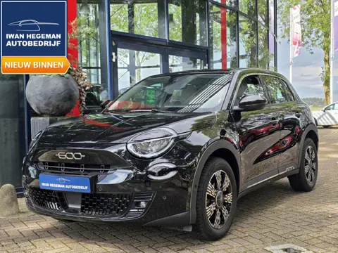 Fiat 600 1.2 Hybrid | ECC | PDC + Camera | LM Velgen | Stoelverwarming | Apple CarPlay/Android Auto 