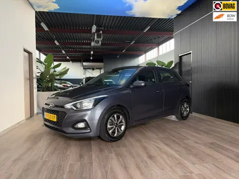 Hyundai I20 1.2 / 4 cilinder motor. Premium/ Carplay / Camera, zeer nette auto