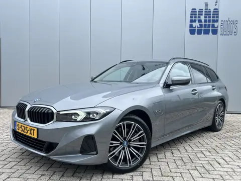 BMW 3 Serie Touring 320e 204 pk Trekhaak Leder  Stoelverwarming Camera Live Cockpit Plus Widescreen 
