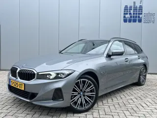 BMW 3 Serie Touring 320e Trekhaak Leder Camera Live Cockpit Plus Widescreen Elektrische Sportstoelen