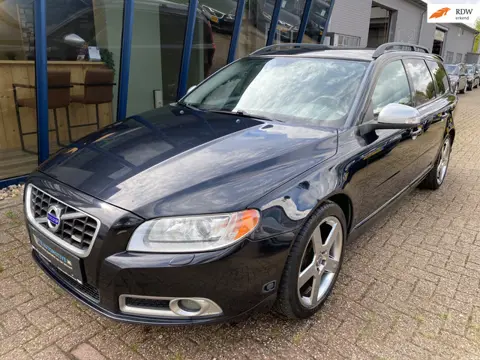 Volvo V70 2.5FT R-Design 230PK AUTOMAAT LEER / XENON / TREKHAAK