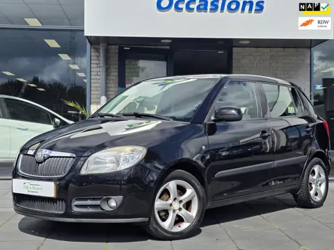 Skoda Fabia 1.4-16V Ambiente - NAP - NIEUWE APK - 5-DEURS - LICHTMETAAL